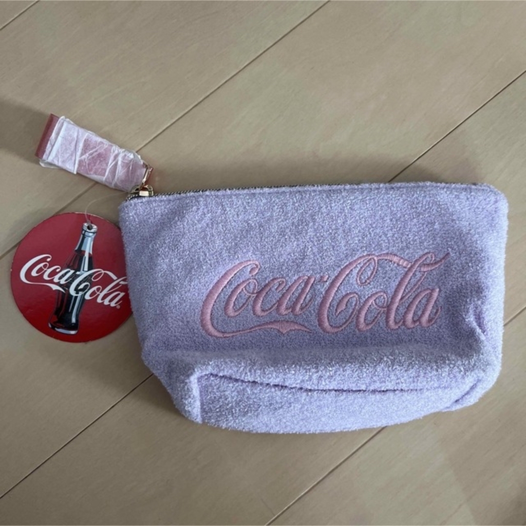 コカ・コーラ(コカコーラ)のCoca Cola コカコーラ　正規品　レディースソックス5足　ポーチ　セット エンタメ/ホビーのコレクション(ノベルティグッズ)の商品写真