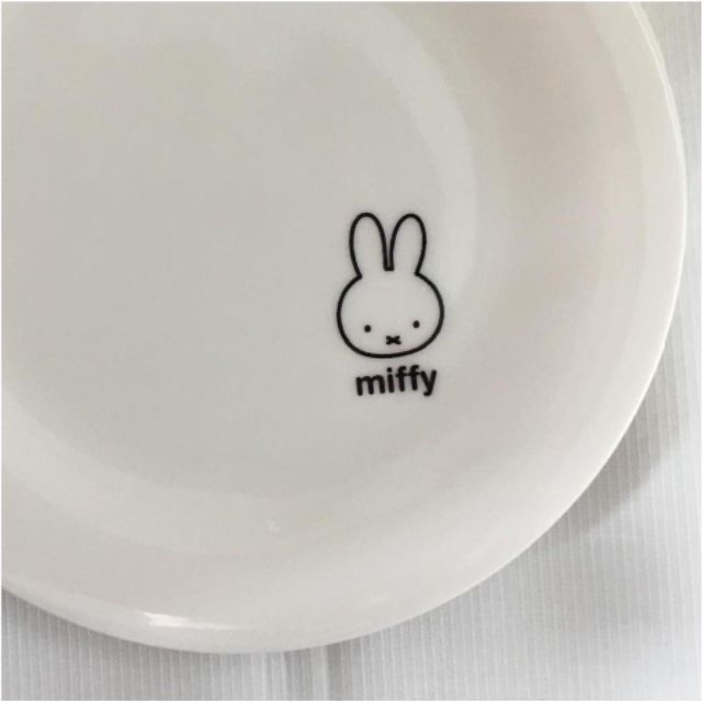 miffy(ミッフィー)の【残り２点】miffy  シンプルフェイスプレート　20cm  ディックブルーナ インテリア/住まい/日用品のキッチン/食器(食器)の商品写真