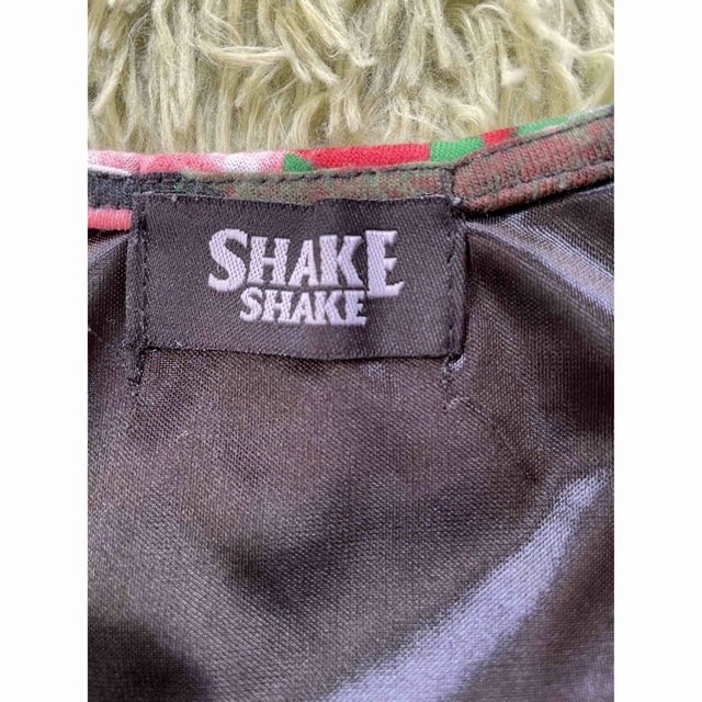 SHAKE SHAKE(シェイクシェイク)の新品未使用 シェイクシェイク 薔薇セットアップ レディースのルームウェア/パジャマ(ルームウェア)の商品写真