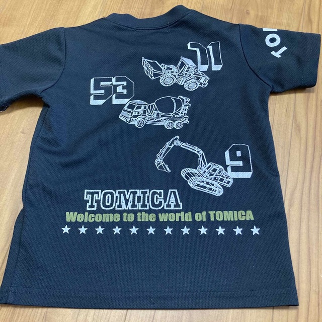 Takara Tomy(タカラトミー)のTシャツ　110 トミカ  半袖　働く車 キッズ/ベビー/マタニティのキッズ服男の子用(90cm~)(Tシャツ/カットソー)の商品写真