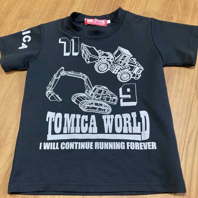 Takara Tomy(タカラトミー)のTシャツ　110 トミカ  半袖　働く車 キッズ/ベビー/マタニティのキッズ服男の子用(90cm~)(Tシャツ/カットソー)の商品写真