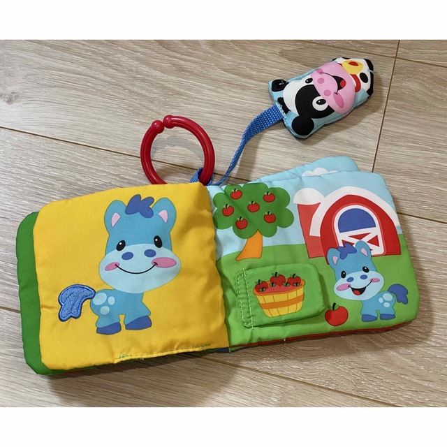 Fisher-Price(フィッシャープライス)のfisherprice  赤ちゃん　ふわふわ　本　ベイビー エンタメ/ホビーのおもちゃ/ぬいぐるみ(キャラクターグッズ)の商品写真