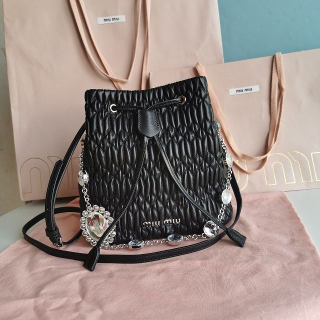 メーカー包装済】 miumiu - miumiu ブラック バケット ナッパ