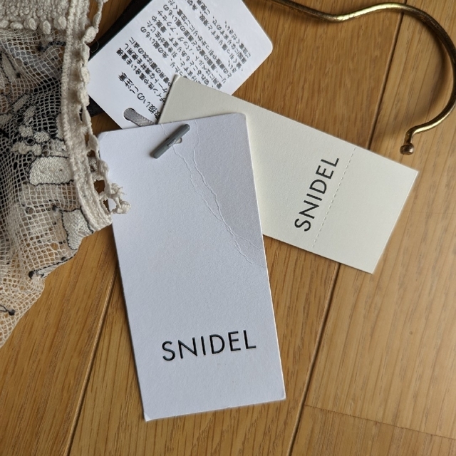 SNIDEL(スナイデル)のスナイデル　フラワー刺繍チュールドレス レディースのワンピース(ロングワンピース/マキシワンピース)の商品写真