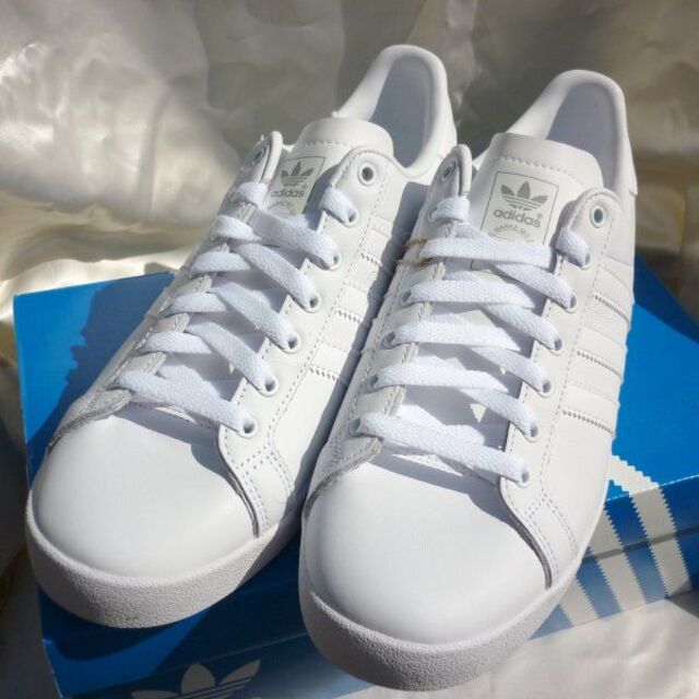 ☆新品未使用☆adidas スニーカー　26.0cm