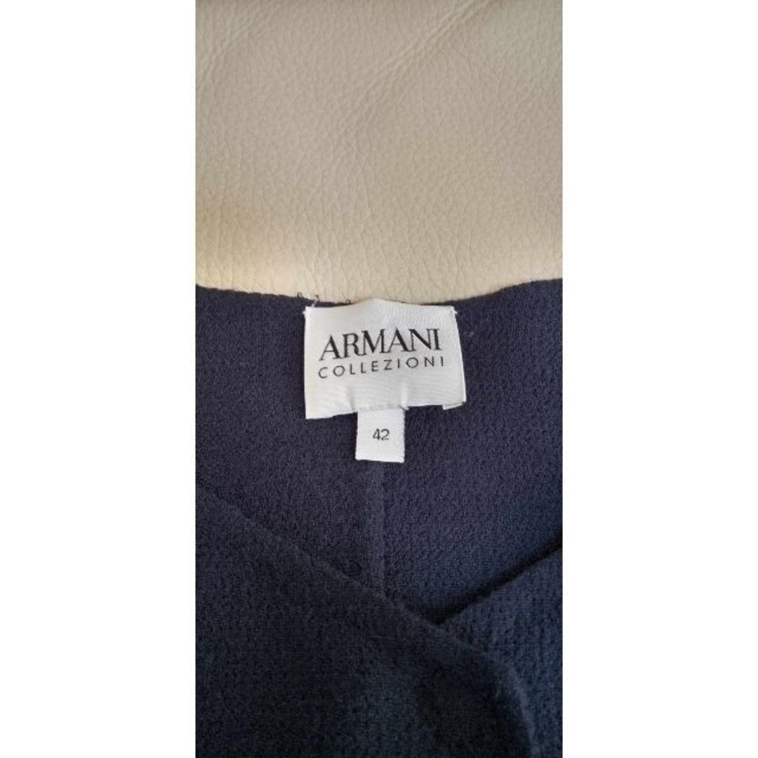 ARMANI COLLEZIONI(アルマーニ コレツィオーニ)の【 未使用品 】 アルマーニコレツィオーニ　紺　襟無し　スカートスーツ レディースのフォーマル/ドレス(スーツ)の商品写真