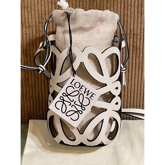 国内配送】 LOEWE - ロエベ アナグラムカットアウト ポケットバッグ