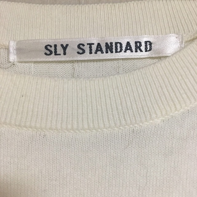 SLY(スライ)の新品未使用　SLY STANDARD トップス　ホワイト レディースのトップス(カットソー(長袖/七分))の商品写真