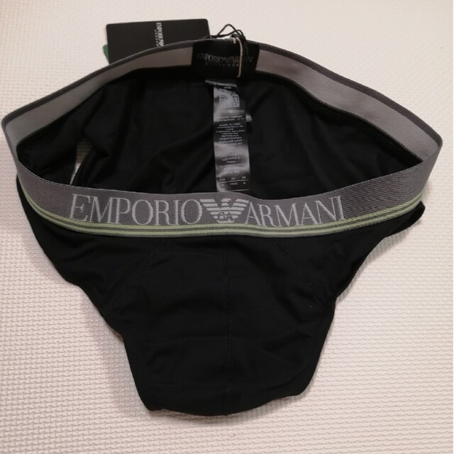 Emporio Armani(エンポリオアルマーニ)の週末限定特価　新品未使用　エンポリオアルマーニ　ビキニブリーフ　サイズM　3枚組 メンズのアンダーウェア(その他)の商品写真