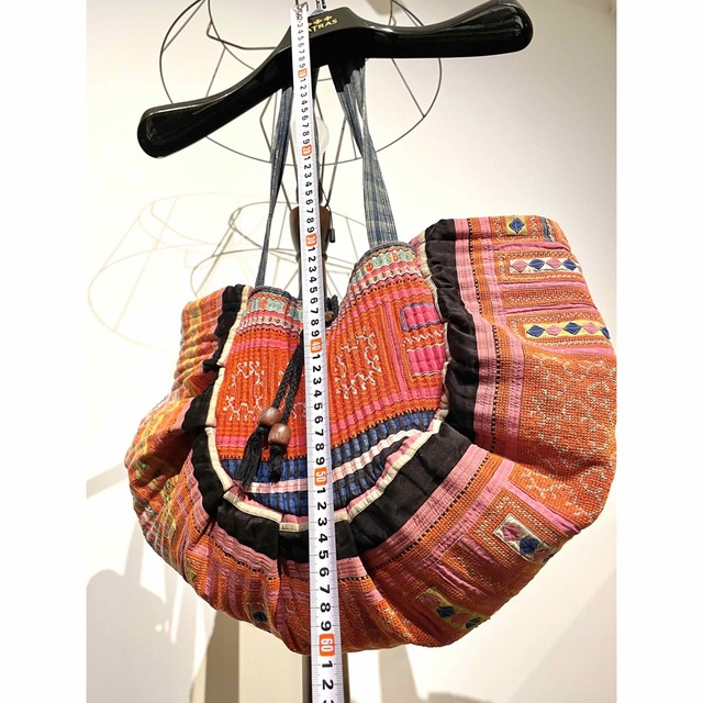 タイHmong Tribal モン族　エスニックハンドメイド　ビンテージ　刺繍 レディースのバッグ(ショルダーバッグ)の商品写真