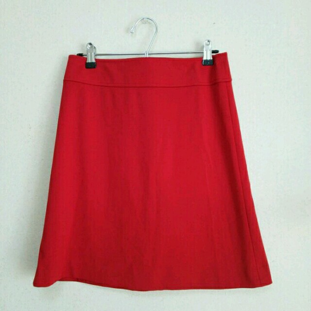 UNIQLO(ユニクロ)の専用です🙋赤い台形スカート レディースのスカート(ひざ丈スカート)の商品写真