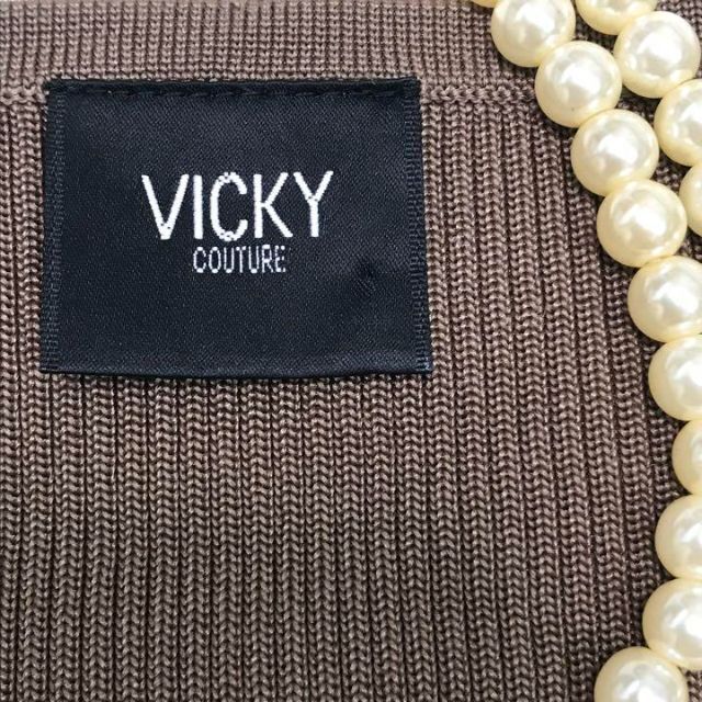 VICKY(ビッキー)のVICKY 上半身をタイトにまとめてスッキリおしゃれに。ブラウンカーディガン　M レディースのトップス(カーディガン)の商品写真