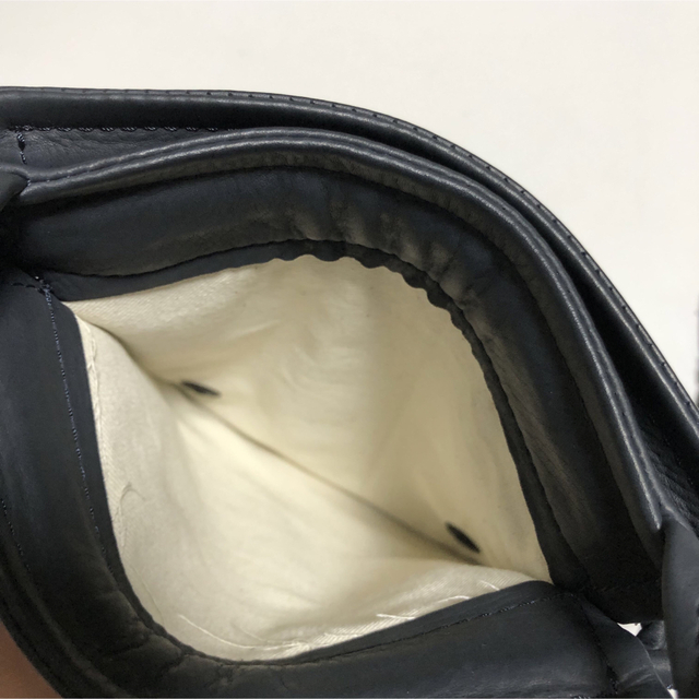 UNUSED(アンユーズド)の《 別注品 》UNUSED × 伊勢丹新宿　レザーサコッシュ　ダークネイビー メンズのバッグ(ショルダーバッグ)の商品写真