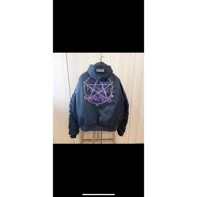 vetements バック刺繍フード付きMA-1ボンバージャケットブルゾン 黒 | フリマアプリ ラクマ