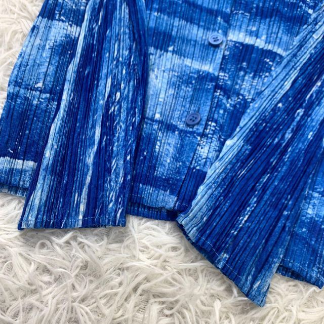 PLEATS PLEASE ISSEY MIYAKE(プリーツプリーズイッセイミヤケ)のPLEATS PLEASE ブルー 空 海柄 長袖 ブラウス 3 L 総柄 レディースのトップス(シャツ/ブラウス(長袖/七分))の商品写真