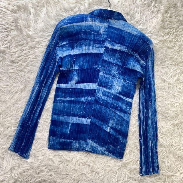 PLEATS PLEASE ISSEY MIYAKE(プリーツプリーズイッセイミヤケ)のPLEATS PLEASE ブルー 空 海柄 長袖 ブラウス 3 L 総柄 レディースのトップス(シャツ/ブラウス(長袖/七分))の商品写真