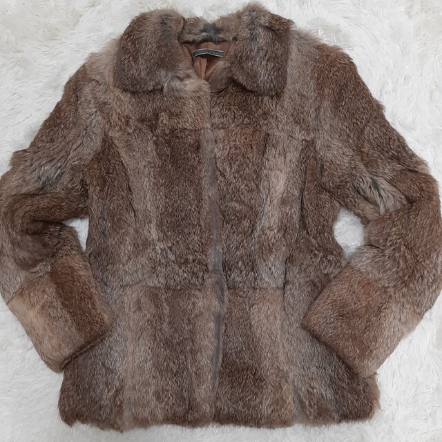 Anna Kerry(アンナケリー)のAnnaKerry　ラビットファーコート　M　毛皮コート　ラビット　Mサイズ レディースのジャケット/アウター(毛皮/ファーコート)の商品写真