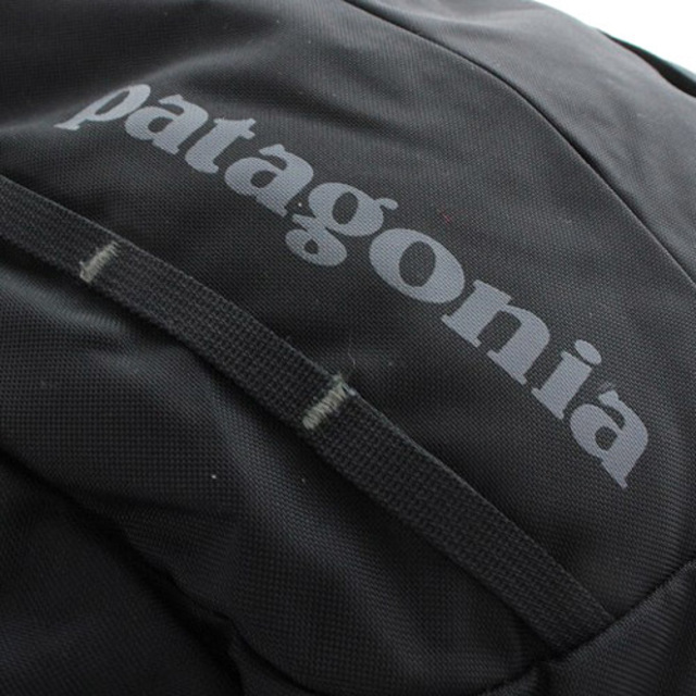 patagonia(パタゴニア)のパタゴニア バックパック 28L リュックサック ロゴ 黒 メンズのバッグ(バッグパック/リュック)の商品写真