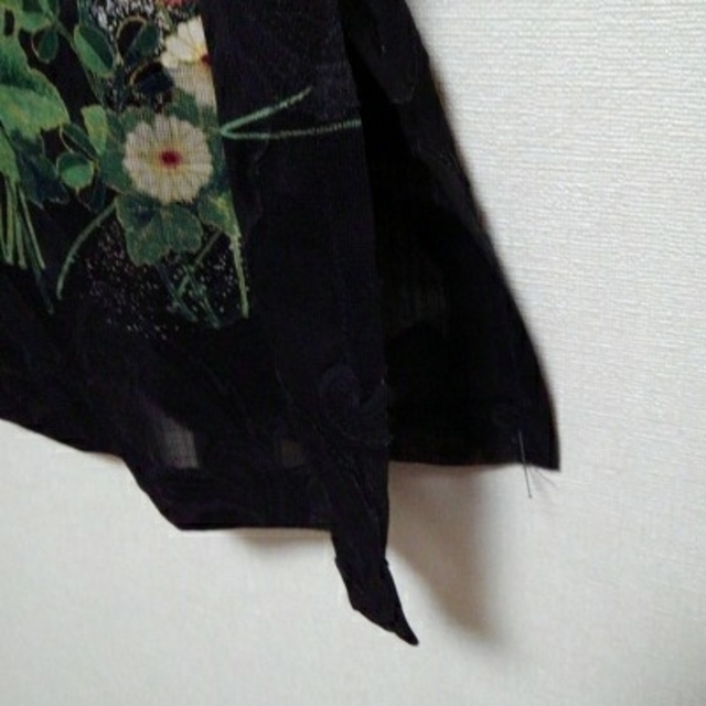 レディース　透かしレース和花柄ブラウス　未使用 レディースのトップス(シャツ/ブラウス(半袖/袖なし))の商品写真