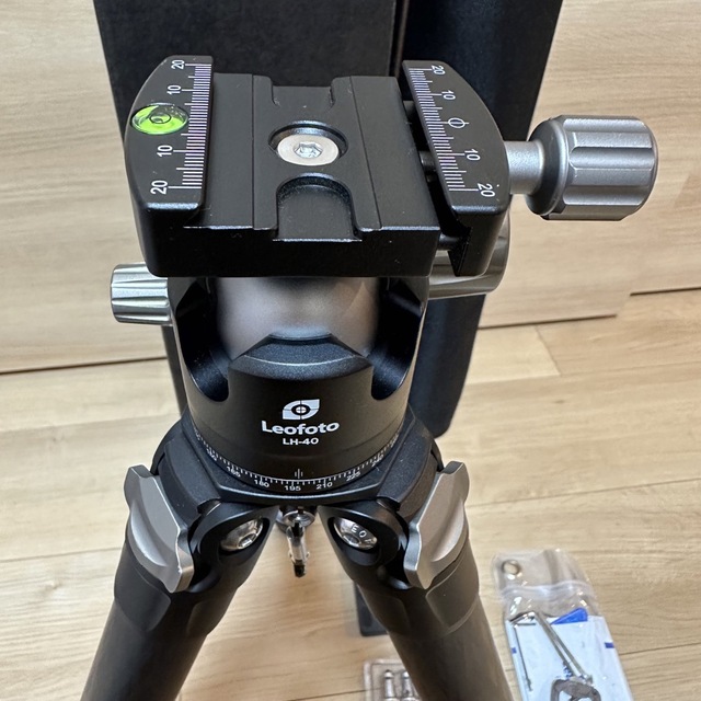 Manfrotto(マンフロット)のLS-324C+LH-40+DC-282C 三脚 レンジャーシリーズ 自由雲台  スマホ/家電/カメラのカメラ(その他)の商品写真