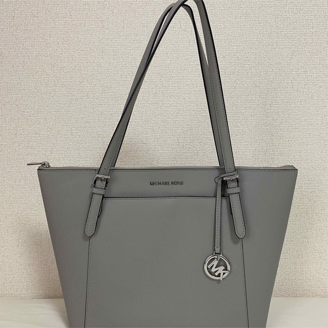 Michael Kors(マイケルコース)のマイケルコース トートバッグ グレー レディースのバッグ(トートバッグ)の商品写真