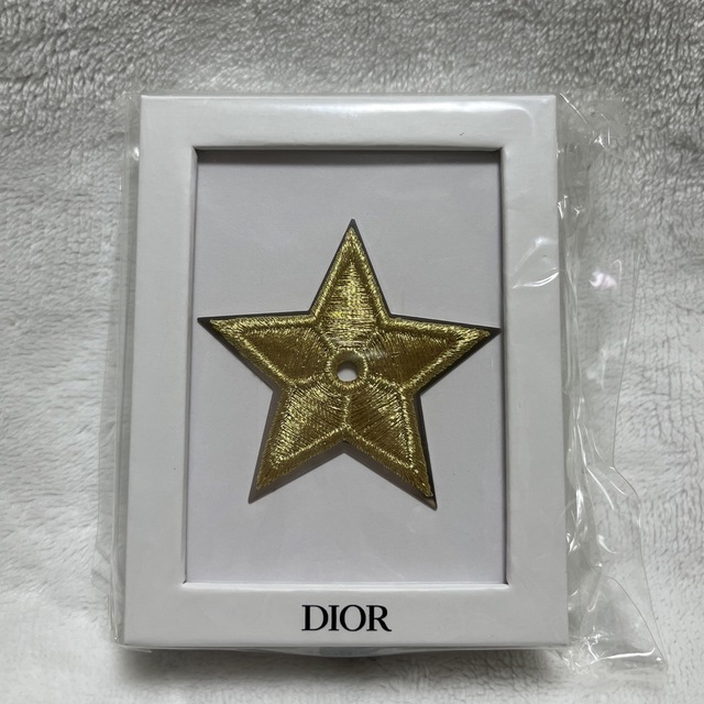 64%以上節約 Dior ピンバッジ ノベルティ agapeeurope.org
