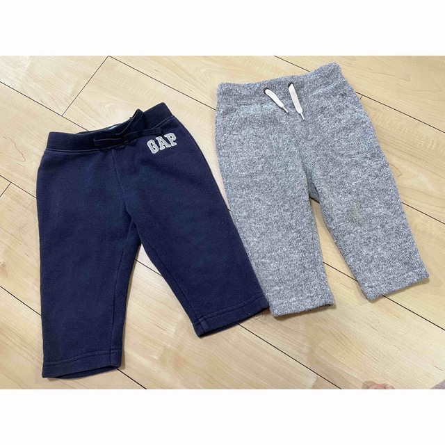 GAP(ギャップ)のGAPベビーズボン セット 2枚まとめ売り キッズ/ベビー/マタニティのベビー服(~85cm)(パンツ)の商品写真