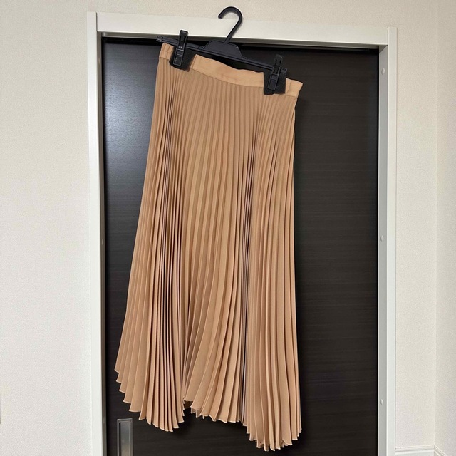 Mila Owen(ミラオーウェン)の新品タグ付き　ラップ風プリーツアシメスカート レディースのスカート(ロングスカート)の商品写真