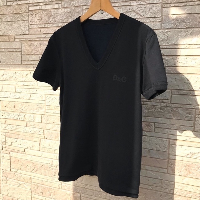 DOLCE&GABBANA(ドルチェアンドガッバーナ)のD&G　DOLCE&GABBANA　リバーシブルTシャツ　黒紺　リンガーTシャツ メンズのトップス(Tシャツ/カットソー(半袖/袖なし))の商品写真