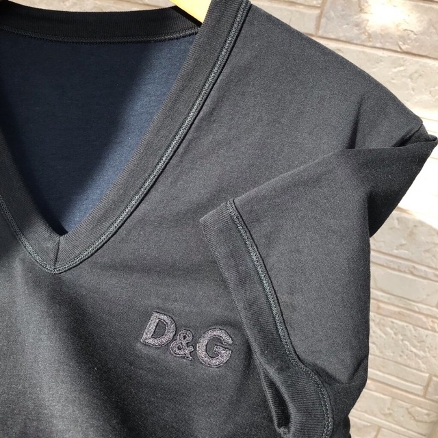 DOLCE&GABBANA(ドルチェアンドガッバーナ)のD&G　DOLCE&GABBANA　リバーシブルTシャツ　黒紺　リンガーTシャツ メンズのトップス(Tシャツ/カットソー(半袖/袖なし))の商品写真