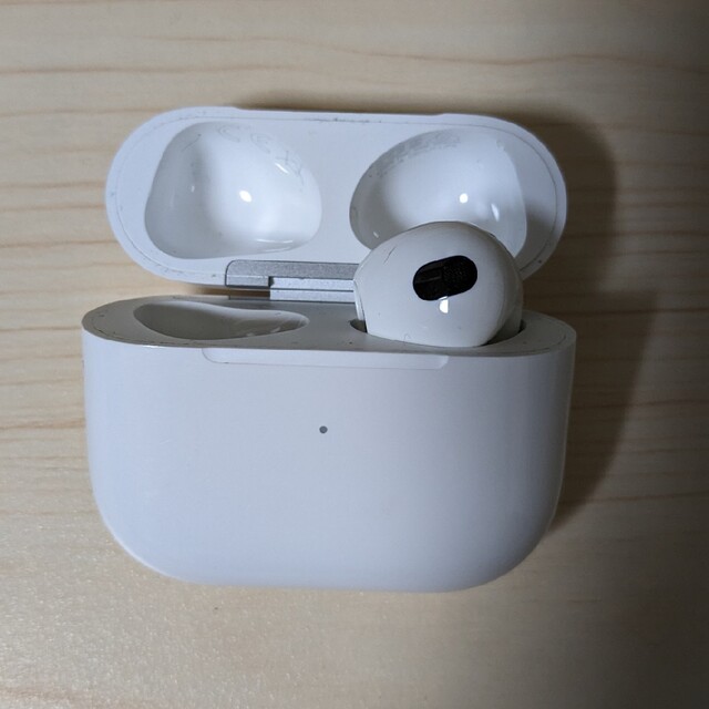 AirPods　apple  3世代　チャージャーと片耳のみ