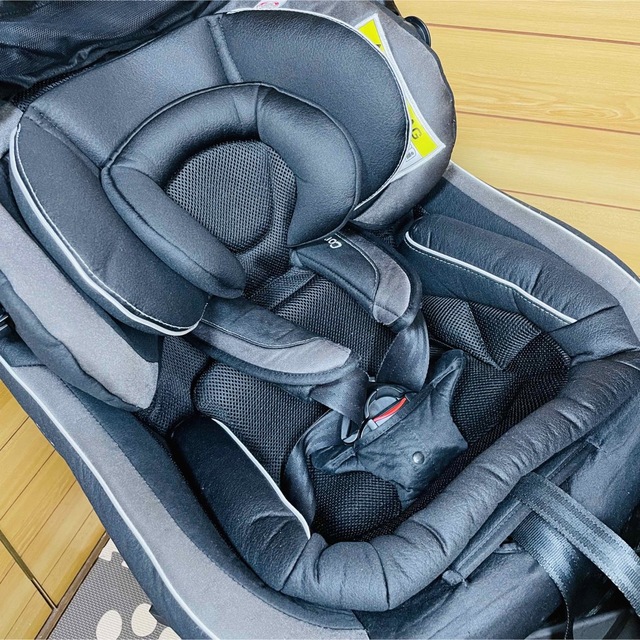 使用期間4ヶ月程 美品 combi ネルームISOFIX 付属品全てあり