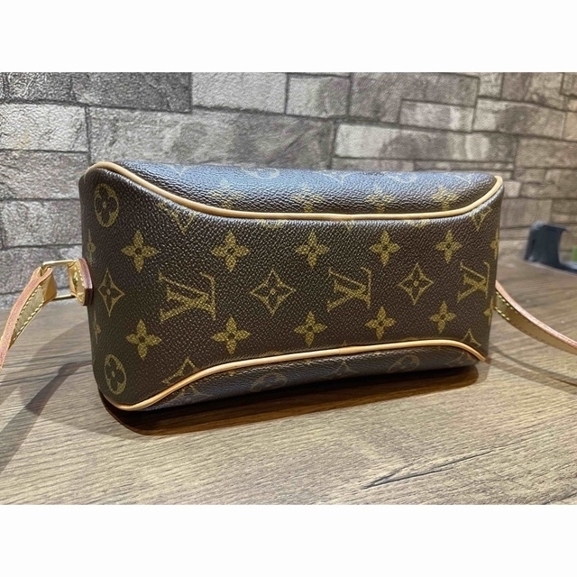 LOUIS VUITTON - ルイヴィトン モノグラム ブロワ ショルダーバッグの