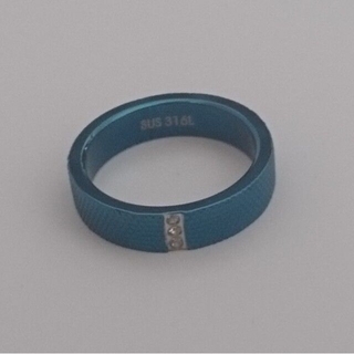 【17号】サージカルステンレスリング SUS316L CZダイヤ3石 ブルー(リング(指輪))
