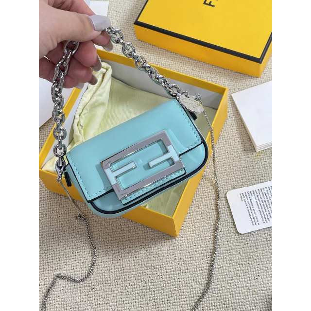 極美品］FENDI フェンディ FF柄 マンマバケット ポーチ イエロー系