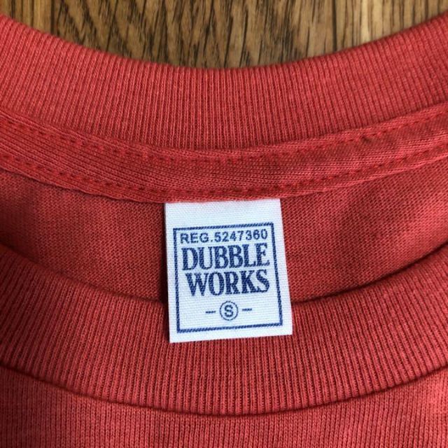 DUBBLE WORKS(ダブルワークス)の日本製 DUBBLE WORKS ポケT Tシャツ サーモンピンク S シングル メンズのトップス(Tシャツ/カットソー(半袖/袖なし))の商品写真