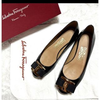 サルヴァトーレフェラガモ(Salvatore Ferragamo)の【超美品】フェラガモ  6ハーフ　23.5㎝　24㎝　フラット　パンプス(ローファー/革靴)