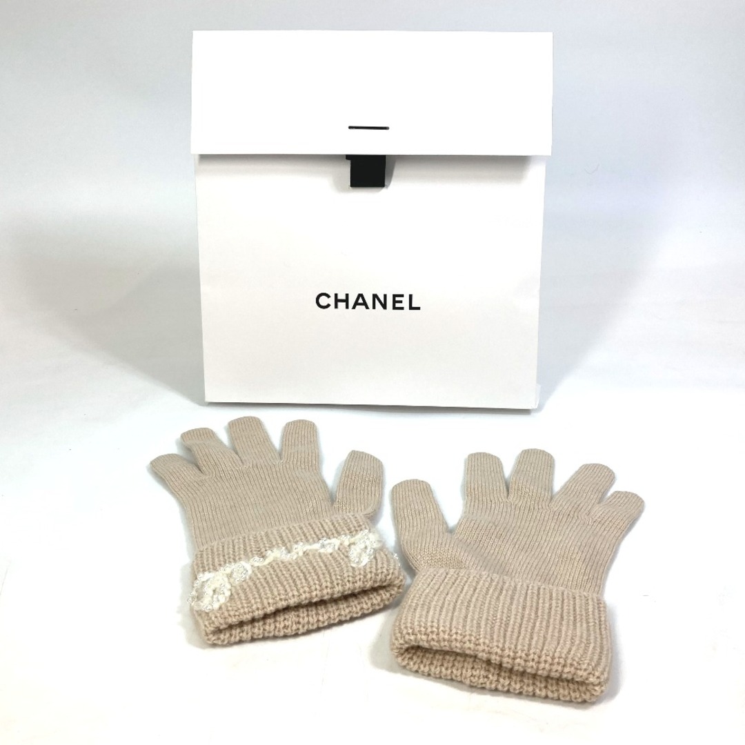 シャネル CHANEL ロゴ パール 21A グローブ 手袋 カシミヤ ベージュ 未 ...