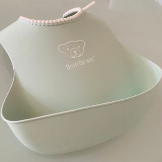 ベビービョルン(BABYBJORN)の【BABYBJORN】シリコンエプロン　(お食事エプロン)