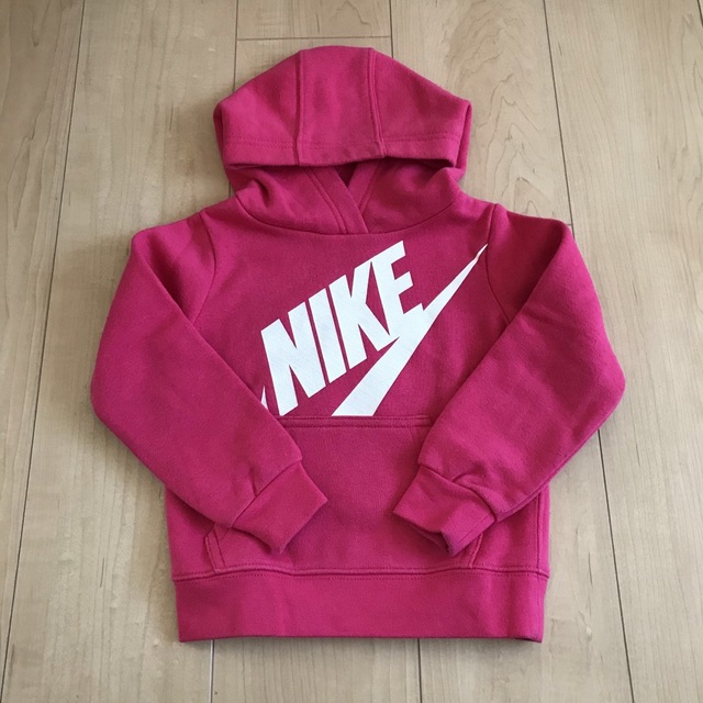 NIKE(ナイキ)のナイキ　パーカー　100cm 90cm 女の子 キッズ/ベビー/マタニティのキッズ服女の子用(90cm~)(ジャケット/上着)の商品写真