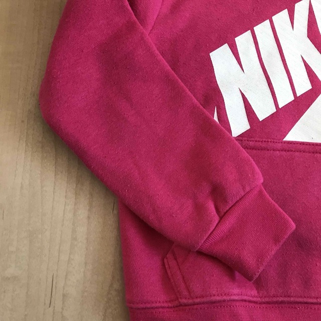 NIKE(ナイキ)のナイキ　パーカー　100cm 90cm 女の子 キッズ/ベビー/マタニティのキッズ服女の子用(90cm~)(ジャケット/上着)の商品写真