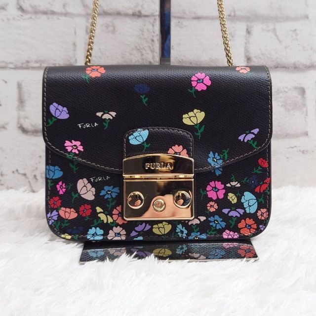 美品 フルラ メトロポリス ミニ ショルダーバッグ 花柄 チェーン 黒