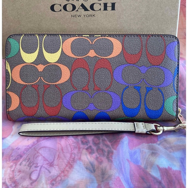 COACH(コーチ)のCOACH コーチ　長財布　レインボー　シグネチャー　新品　アウトレット　 レディースのファッション小物(財布)の商品写真