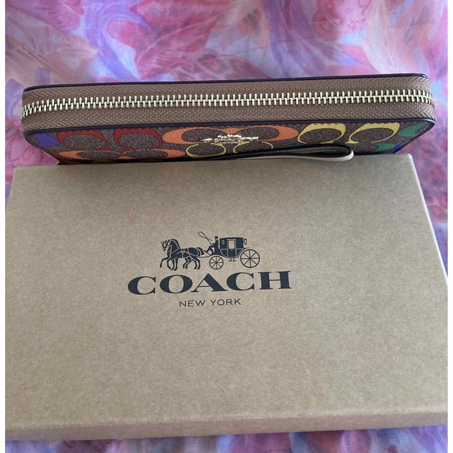 COACH(コーチ)のCOACH コーチ　長財布　レインボー　シグネチャー　新品　アウトレット　 レディースのファッション小物(財布)の商品写真