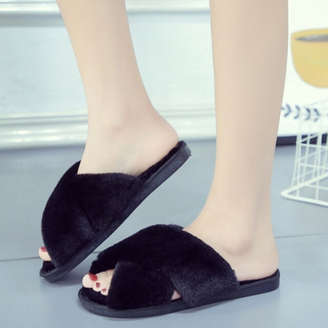 SALE！もこもこ ルームシューズ ブラック ファー スリッパ 韓国 Ｌ 黒 レディースの靴/シューズ(サンダル)の商品写真