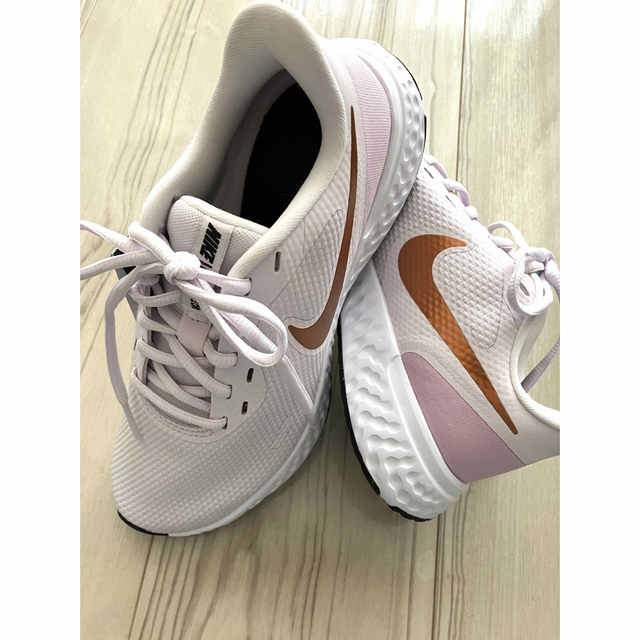 NIKE NIKE ナイキ ウィメンズレボリューション5ランニングシューズ23.5cmの通販 by Makana's shop｜ナイキならラクマ