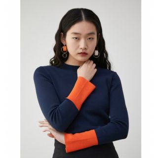 アズールバイマウジー(AZUL by moussy)のAZUL by moussyカラーカフブロックニットトップス　ネイビーオレンジ(ニット/セーター)