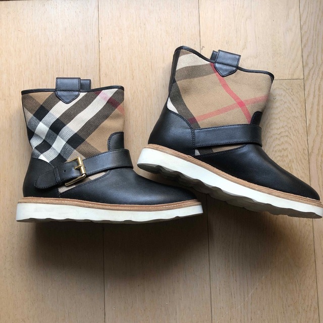 BURBERRY(バーバリー)のBurberry 子ども用ブーツ　33 キッズ/ベビー/マタニティのキッズ靴/シューズ(15cm~)(ブーツ)の商品写真