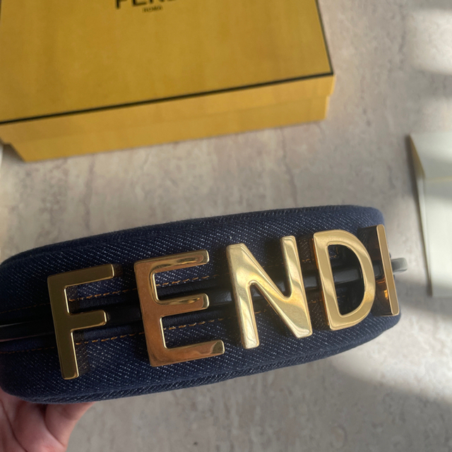 165000円から値下げ　FENDIグラフィナノ