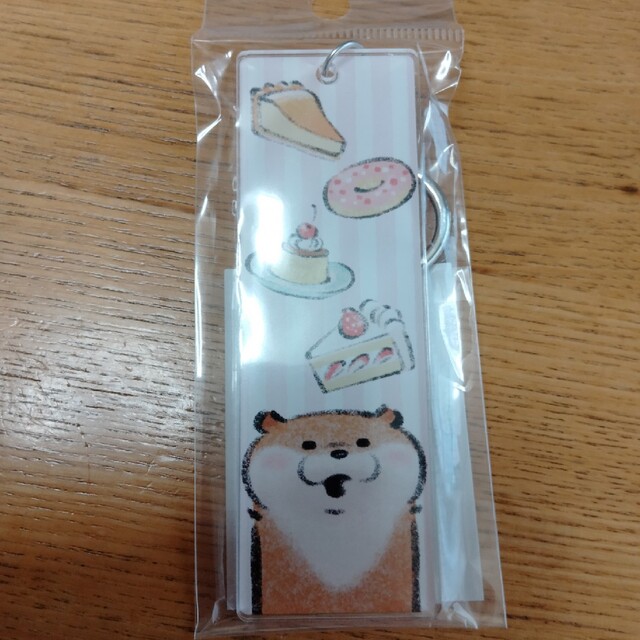 可愛い嘘のカワウソ　アクリルスティックキーホルダー（お菓子） エンタメ/ホビーのおもちゃ/ぬいぐるみ(キャラクターグッズ)の商品写真